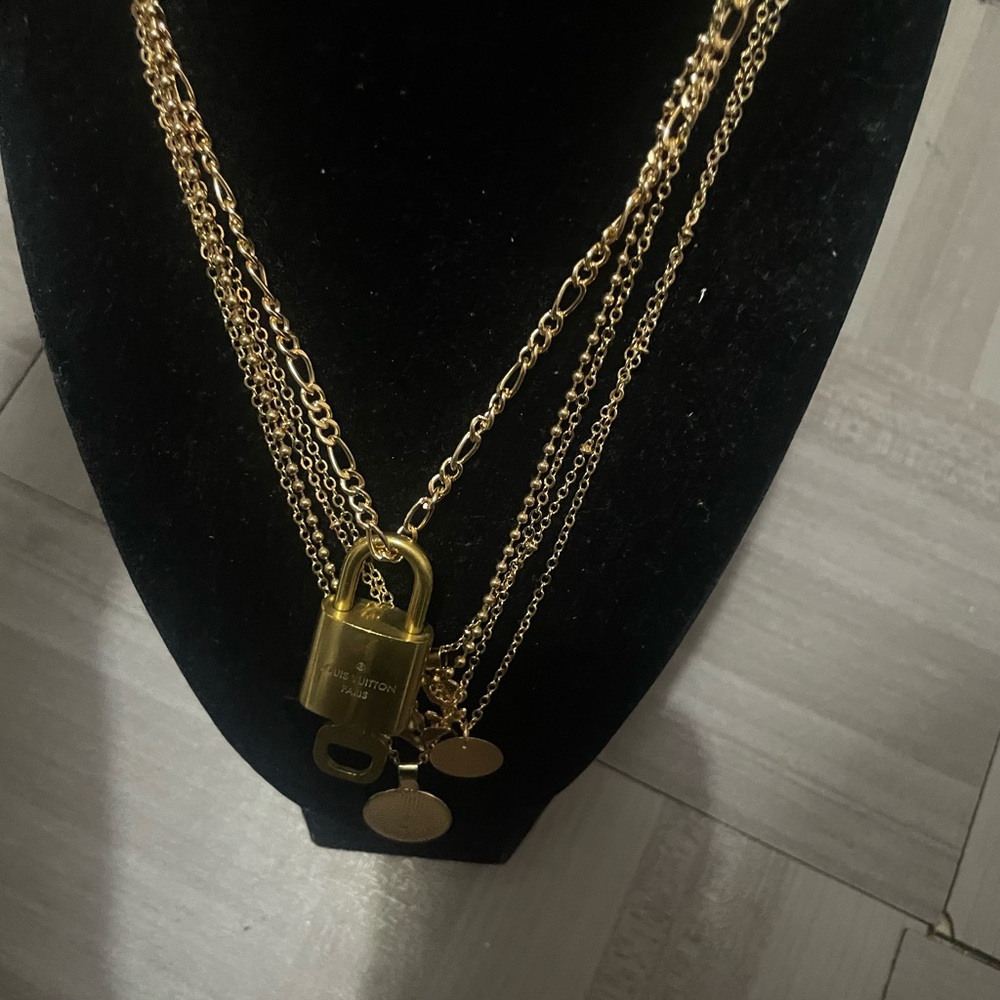 Gold Chain Necklace with Louis Vuitton Lock 437 Pendant - Picture 9 of 11